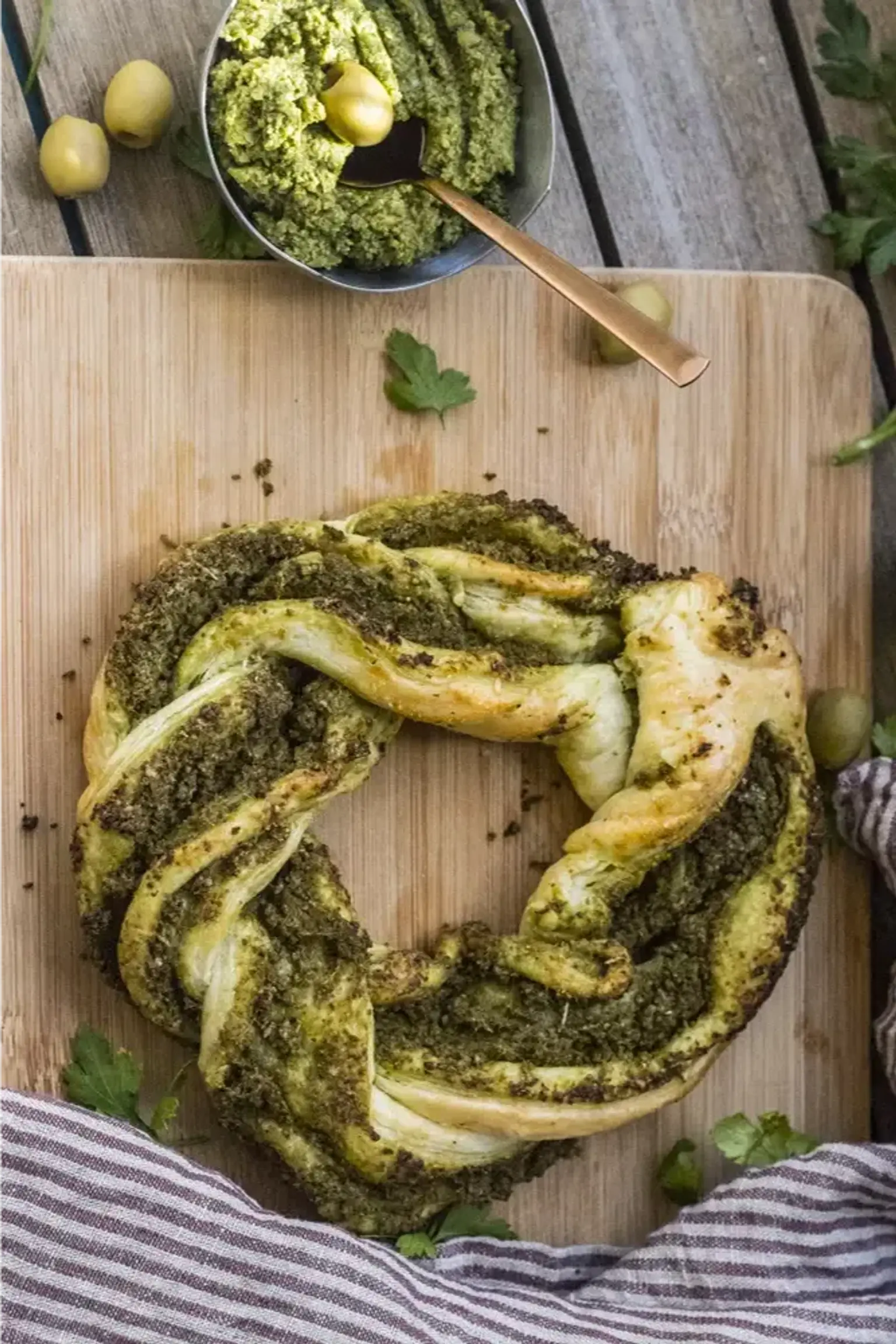 couronne feuilletee au moringa et aux olives