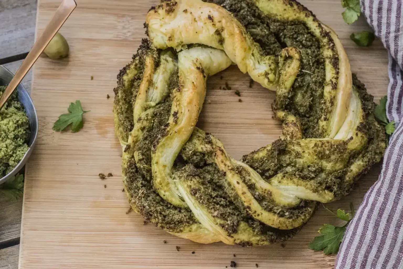 couronne feuilletee au moringa et aux olives