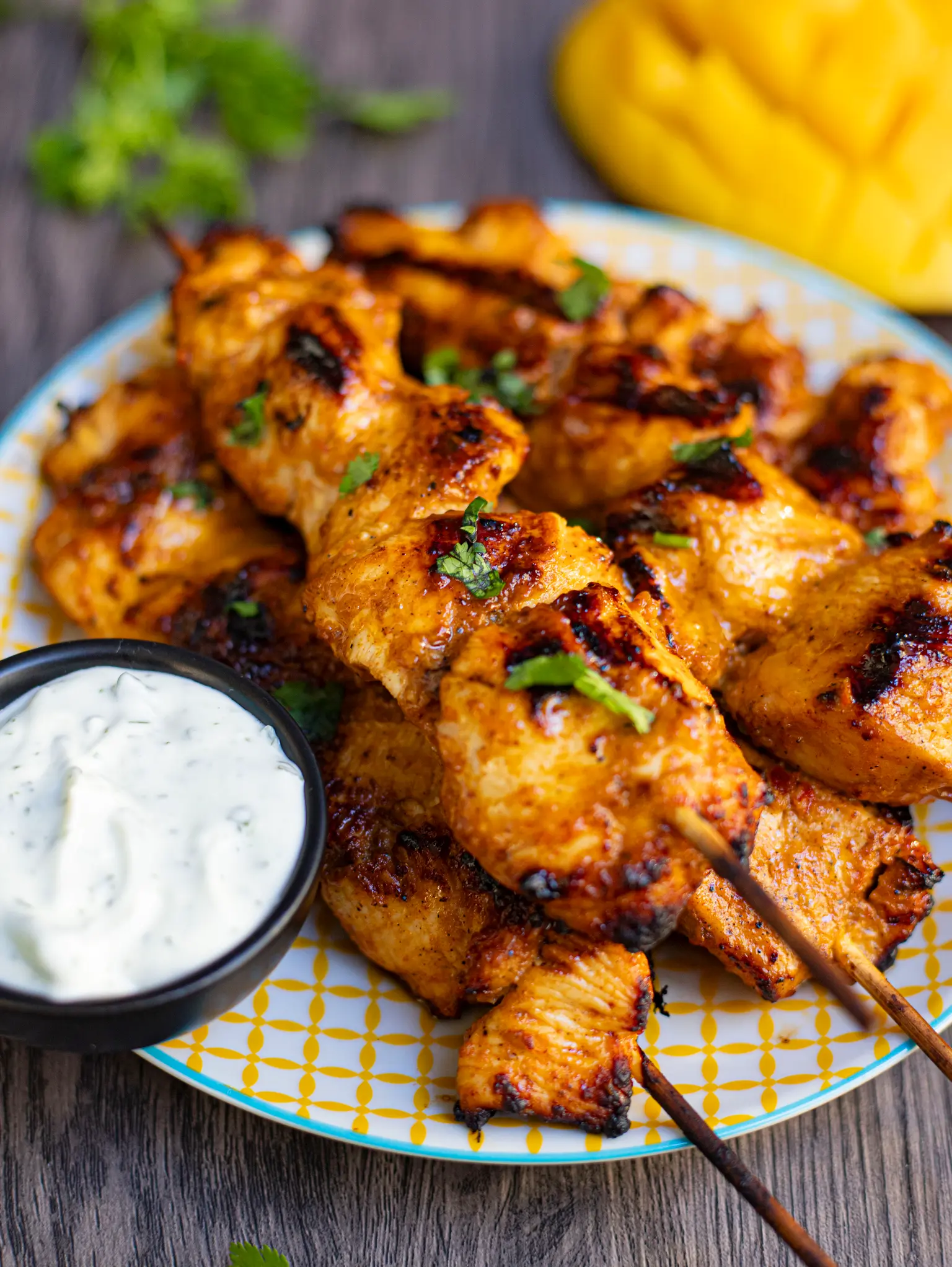 brochettes de poulet a la mangue et sauce tzatziki