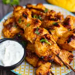 brochettes de poulet a la mangue et sauce tzatziki
