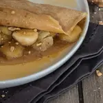 crepes manioc bananes caramelisees eclats cacahuetes