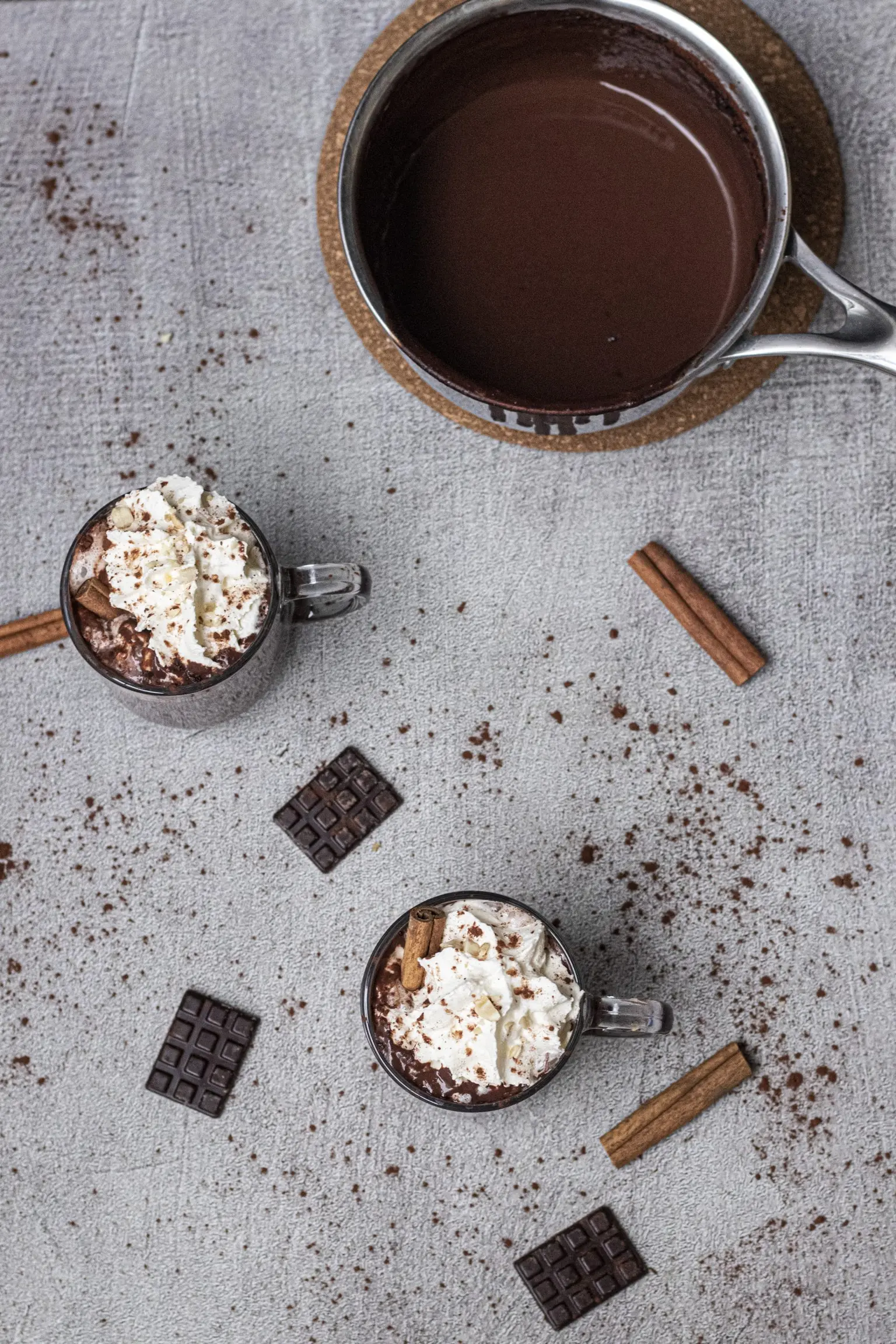 chocolat chaud maison aubeurre de cacahuete et aux epices cannelle muscade