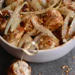 Assiette boulettes oignons