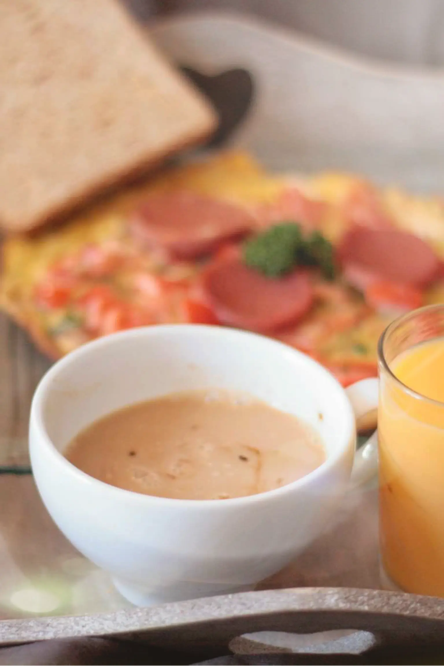 assiette petit dejeuner au lit