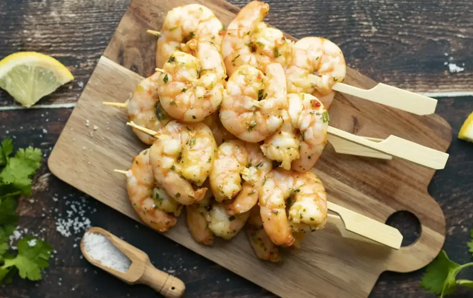 brochettes de crevettes aux citrons et fines herbes